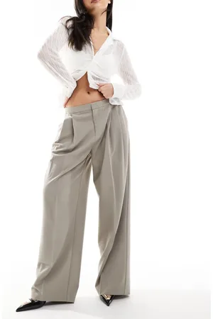 Pull&Bear Pleated wide leg tailored trouser in sand