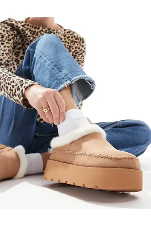 Pull&Bear Cosy fur lined slip on in tan