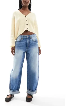 Pull&Bear Mid rise barrel leg jean in medium