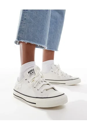 Converse Chuck Taylor All Star Ox trainers in off