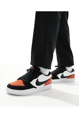 Nike SB Force trainers in and clay