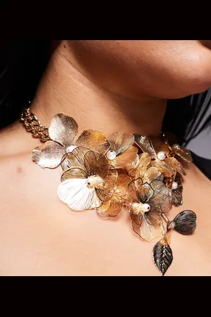 ASOS ASOS DESIGN Curve Limited Edition necklace with multi wire floral detail in tone
