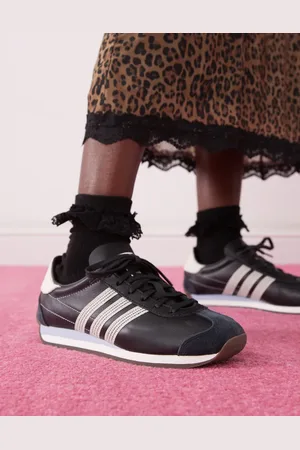 adidas Country OG trainers in and white