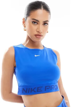 Nike Nike Pro Training 365 cropped tank top in