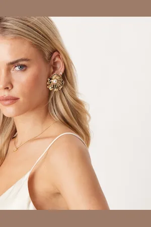 DesignB London Statement flower stud earrings with pearl in