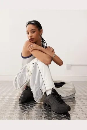 Nike Shox R4 trainers in