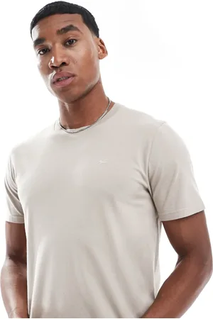 Hollister Icon motif detail fitted t-shirt in beige