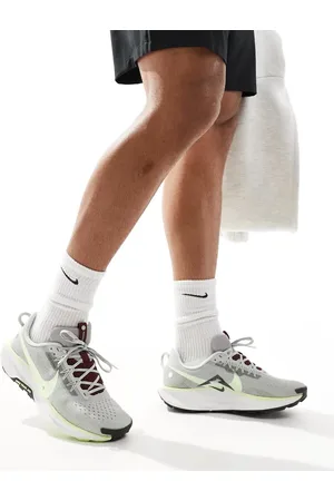 Nike ReactX Pegasus Trail 5 trainers in light