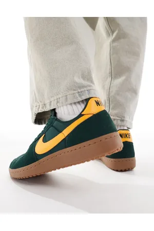 Nike Field general trainers trainers in and gold