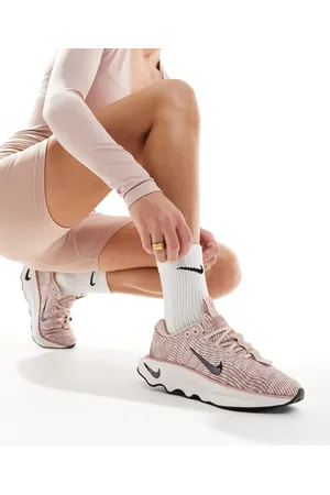 Nike Motiva premium trainers in
