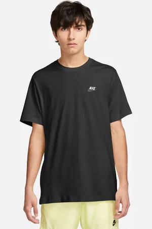 Nike Club t-shirt in and white detail