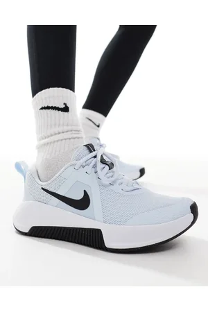 Nike MC 3 trainers in and white