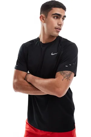 Nike Stride Dri-FIT t-shirt in