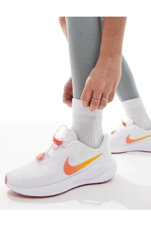 Nike Revolution 7 trainers in and pink