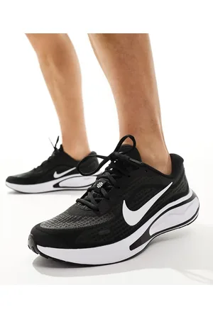 Nike Journey Run trainers in