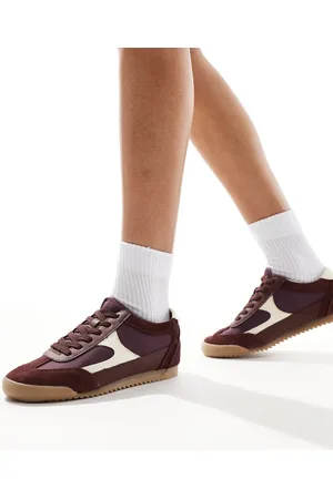 Stradivarius Trainer in burgundy