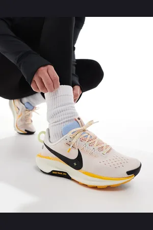 Nike ReactX Pegasus Trail 5 trainers in and yellow