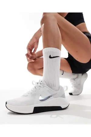 Nike MC 3 trainers in and silver