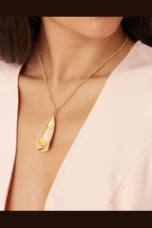 DesignB London Oyster pendant necklace in
