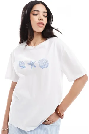 Pieces® Oversized t-shirt with 3 seashell graphic in