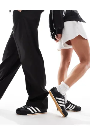 adidas Kick trainers in and white