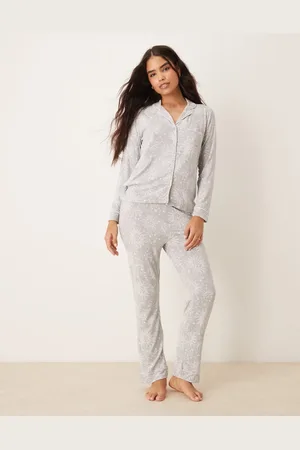 New Look Long sleeve pyjama set in mystic pattern