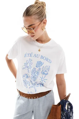 Pieces® Oversized t-shirt with seashell graphic in