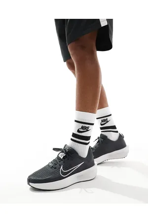 Nike Interact Run trainers in
