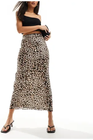 Stradivarius Midi skirt in leopard print
