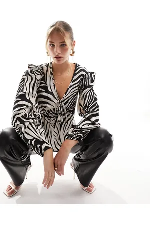 New Look Ruffle long sleeve blouse in zebra print