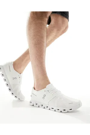 On Running ON Cloud 5 all day trainers in