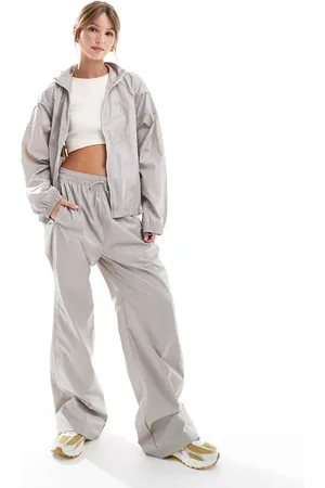 Nike Trend wide leg trousers in light