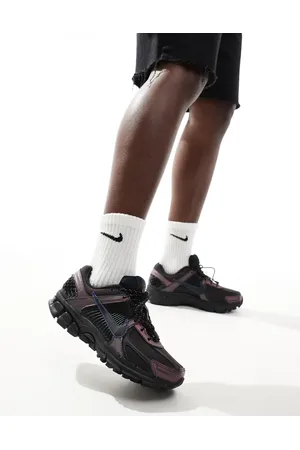 Nike Zoom Vomero 5 unisex trainers in dark burgundy