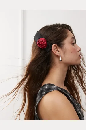 Reclaimed Corsage clip 2 pack in black and red