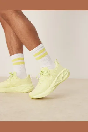 Asics Novablast 5 Lite-Show running trainers in lite-show and huddle