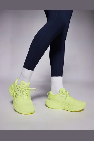 Saucony Triumph 22 neutral cushioning trainers in sunny and citron