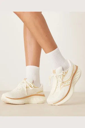 Saucony Ride 18 neutral cushioning trainers in vanilla