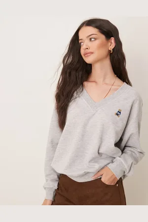 Gina Tricot Relaxed fit v neck sweater with teddy bear graphic in ligh melange
