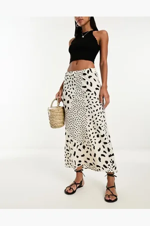 New Look Midi skirt in and white contrast print