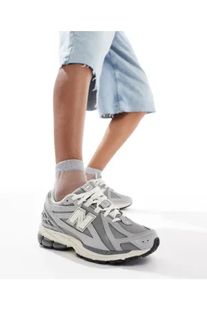 New Balance 1906r trainers in