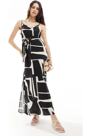 VERO MODA V neck maxi dress with tie waist in abstract mono print