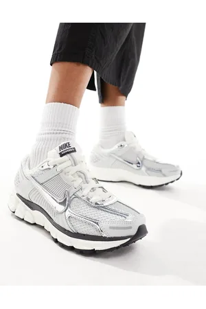 Nike Zoom Vomero 5 unisex trainers in