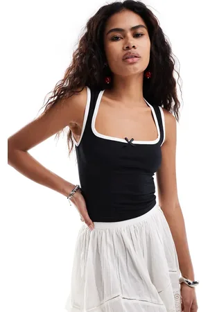 Motel Shinju scoop neck top in and white
