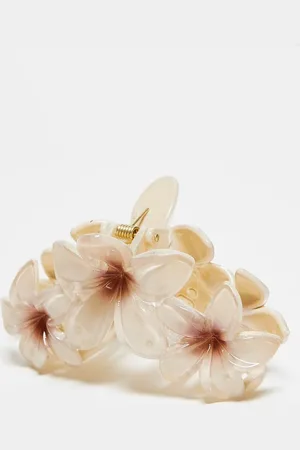 Stradivarius Flower detail claw clip in ecru