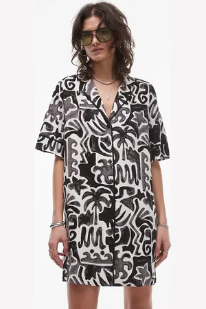 Topshop Souvenir mini shirt dress in mono print