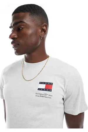 Tommy Hilfiger Slim essential flag t-shirt in