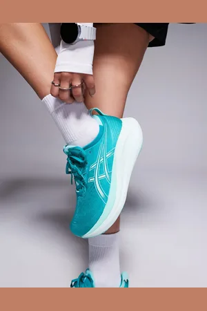 Asics Gel-Nimbus 27 running trainers in wave teal and illuminate mint