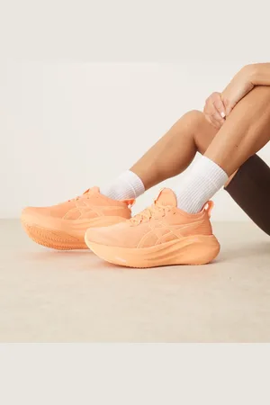 Asics Gel-Nimbus 27 lite-Show running trainers in lite-show and mojave