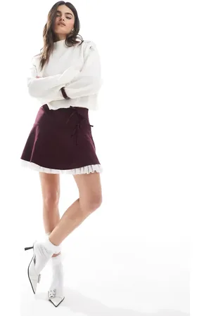 Miss Selfridge Flippy mini skirt with bows in burgundy