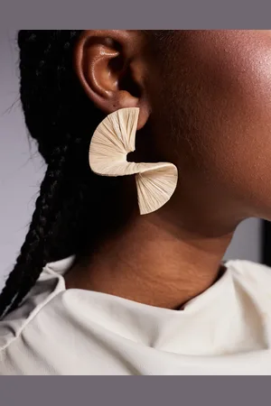 Aldo Fariasun fan statement earrings in straw